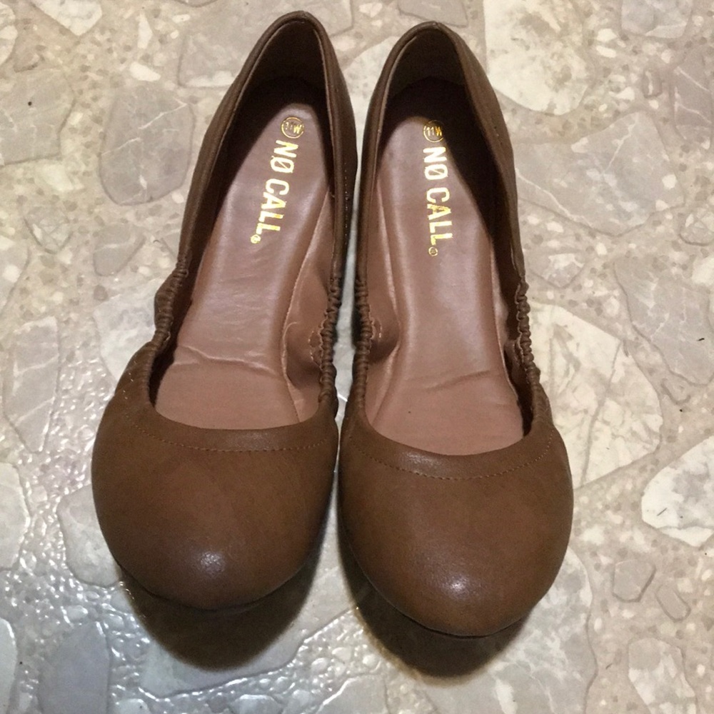 NWOT Brown Scrunch Flat